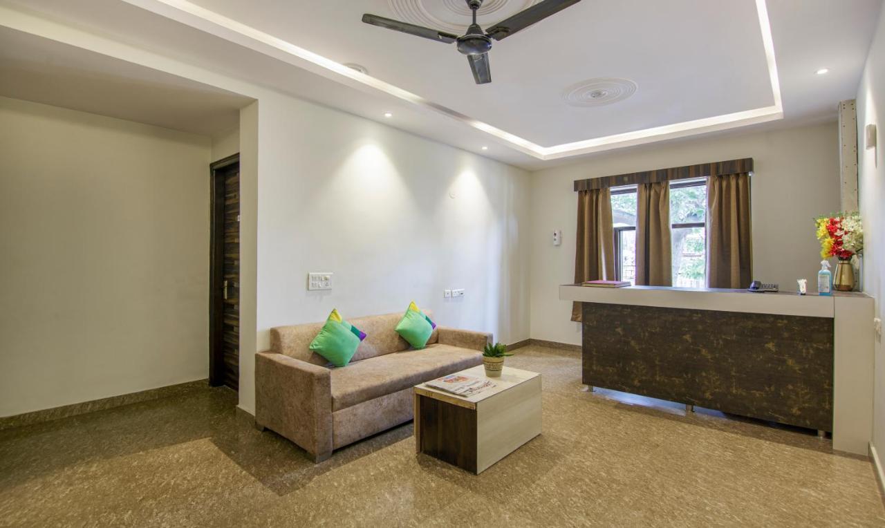 Hotel Treebo Swastika Premium Noida Exterior foto